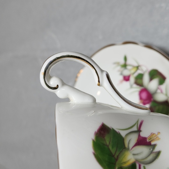 Regency English Bone China Teacup - Picture 9 of 10